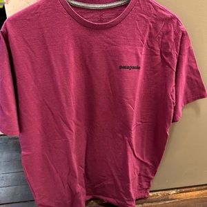 Patagonia men’s tee maroon / burgundy color